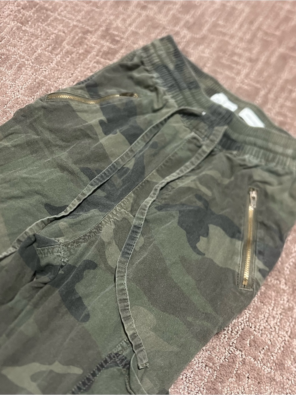 Hollister Ultra High-Rise Camo Cargo Joggers – Women’s XS - Picture 6 of 6